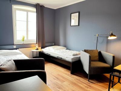 Blue Doors Hostel Ktv - 5