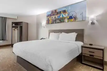 Clarion Pointe Galveston Seawall - 45