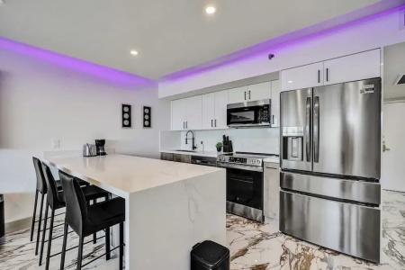 The Alexander All Suites - 750