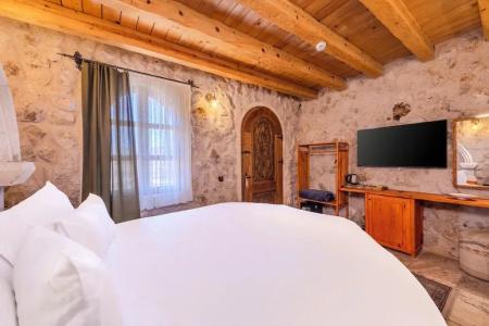 Calypso Cave Suites - 103