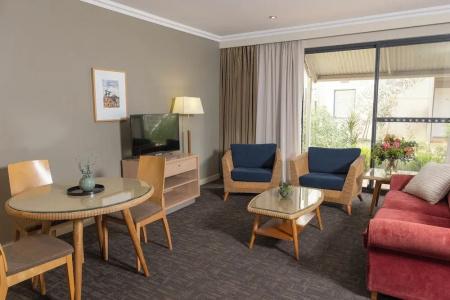 Rydges - 84