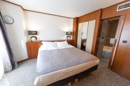 Goldstar  & Suites - 4