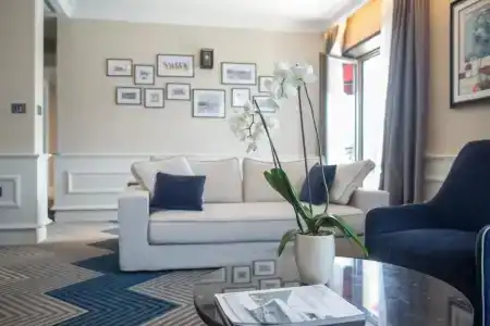 Boutique La Roche - 82