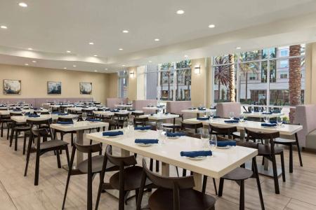 Wyndham Anaheim - 13