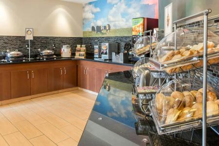 Fairfield Inn & Suites - 19