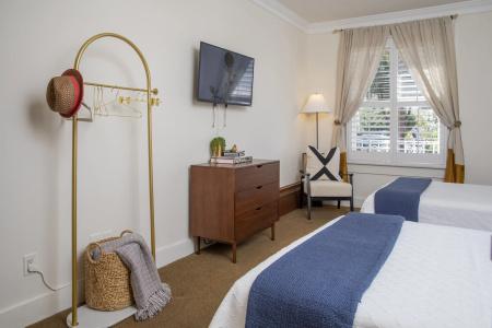 Washington Square Inn - 103