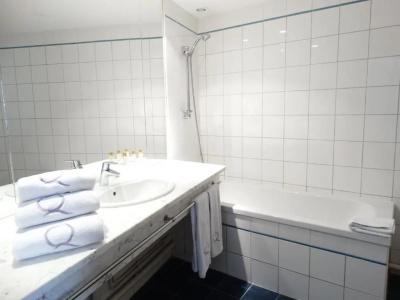 Ours Blanc - Place Victor Hugo - 6