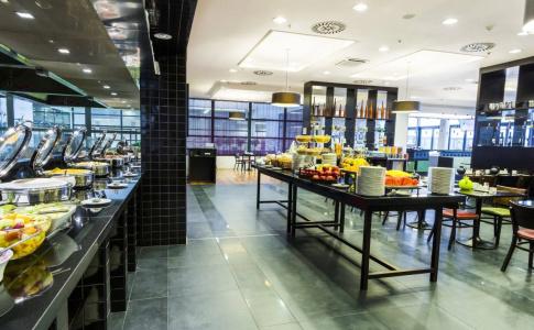 Courtyard by Marriott Prague Airport - 26