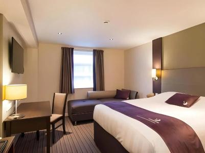 Premier Inn Wandsworth - 36