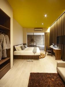 Yan (SG Clean, Staycation Approved) - 47