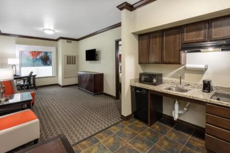 Hawthorn Suites by Wyndham - 42