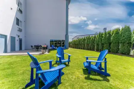 Best Western - 25