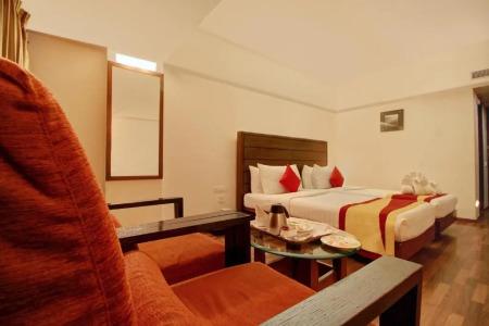 Monarch Luxur - Infantry Road - 19