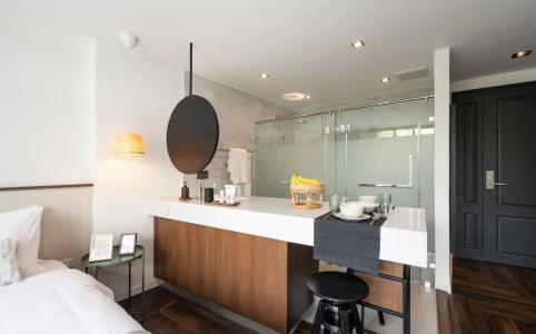 Warm Window Silom - 73