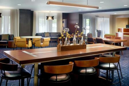 Courtyard by Marriott Broadway - 17
