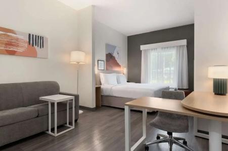 Super 8 by Wyndham Savannah - 20