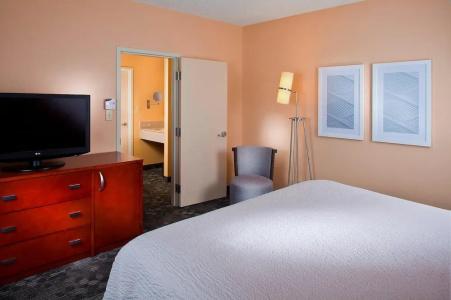 Courtyard by Marriott - 36