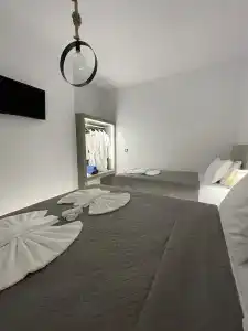 Zoumis Studios - 224