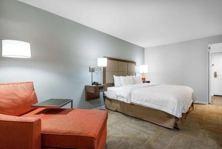 Hampton Inn - Suites-Civic Center - 21