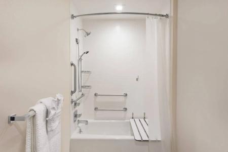 SpringHill Suites by Marriott Orange County - 8