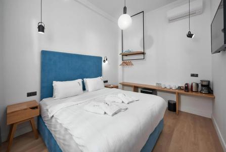 Maroon Bottle Boutique Suites - 4