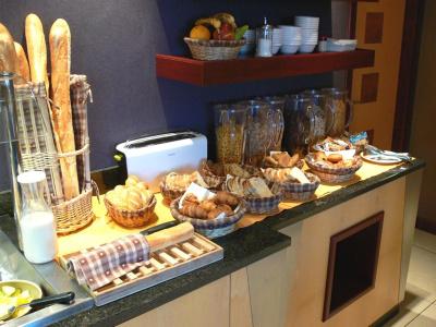 Holiday Inn Calais, an IHG - 9