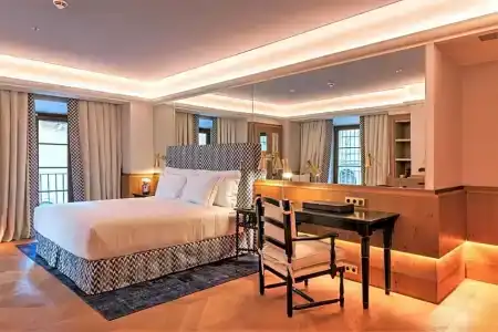 Palacio Solecio, a Small Luxury of the World - 80
