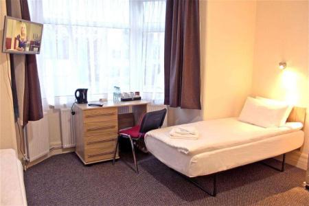 Oyo Central Golders Green - 9
