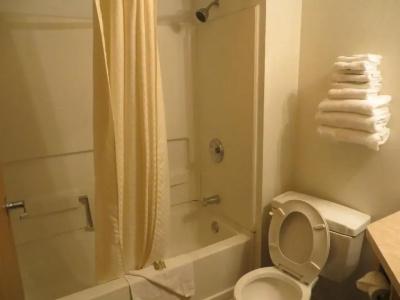 Super 8 by Wyndham Austin North/University Area - 20
