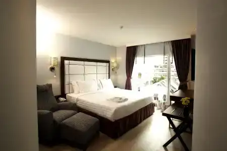 Sukhumvit Suites - 24