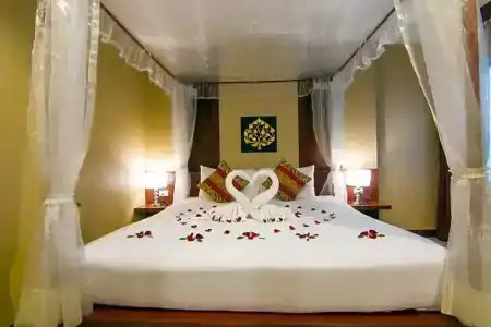 Patong Hemingway's - 102