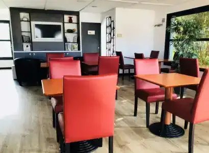 Hôtel-Restaurant Kyriad Cap Sud - 21