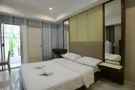 Ben Place - 6