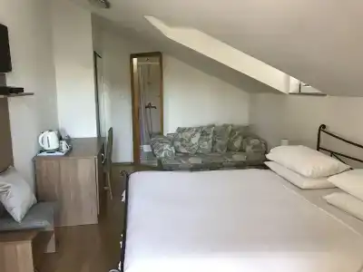 Pink Inn - 23