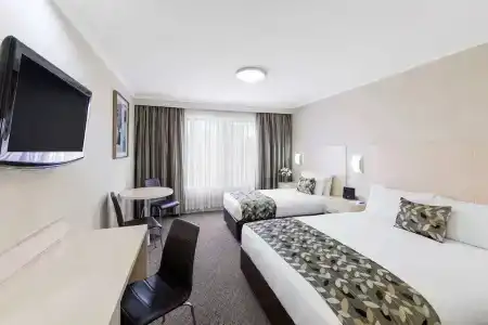 Garden City, Best Western Signature Collection - 38