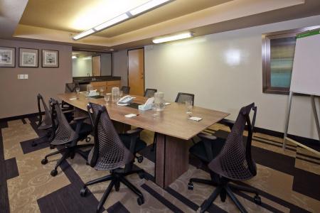 Best Western Plus Thunderbird Suites - 16