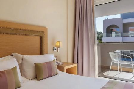 Alexandra Beach Resort & Spa - 32