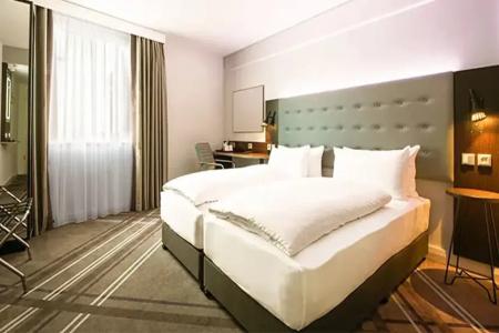 Holiday Inn Express Berlin City Centre West - 4