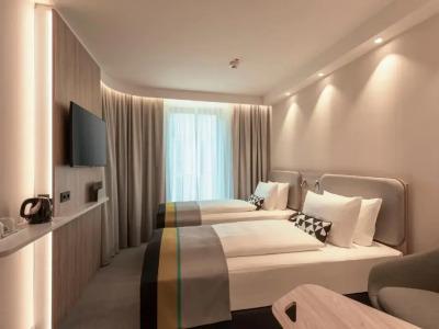 Holiday Inn Express - 48