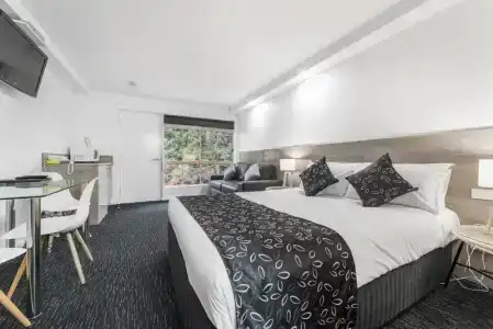 Bay City (Geelong) - 33