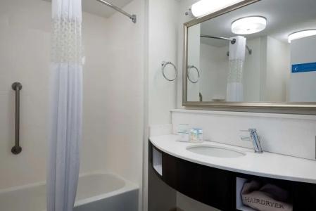 Hampton Inn West - 57