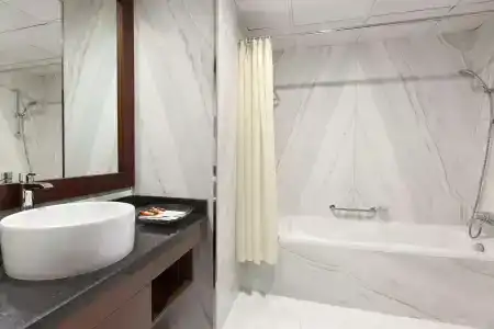 Howard Johnson Bur Dubai - 8