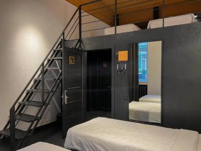 Globe Runner Hostel - 33