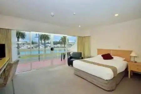 Senator Motor Inn - 4