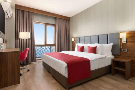 Ramada by Wyndham Van - 3