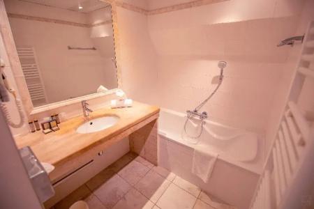 Best Western Plus Le Donjon - Cœur de La Cité Médiévale - 47