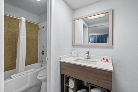 Days Inn by Wyndham Speedway - 7