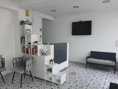 r House - 5