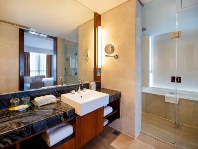 Holiday Inn Qingdao City Center, An Ihg - 30