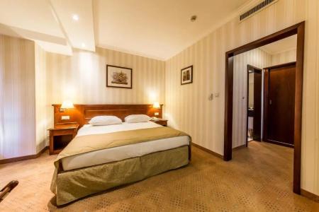 Ramada & Suites by Wyndham Bucharest North - 34